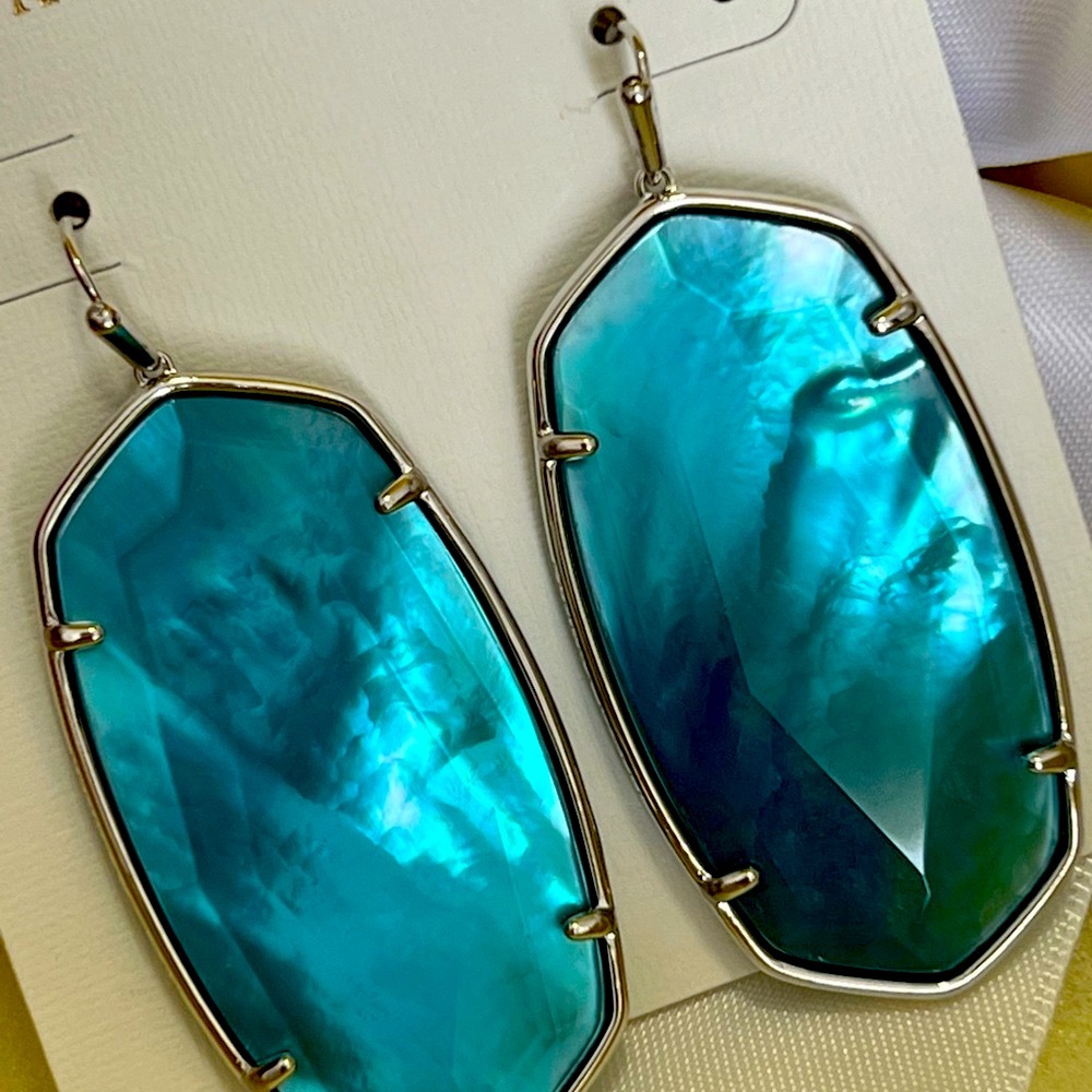 NWT Rare & Retired Kendra Scott Danielle Earrings Peacock Blue Illusion Silver 😊 - Picture 8 of 10